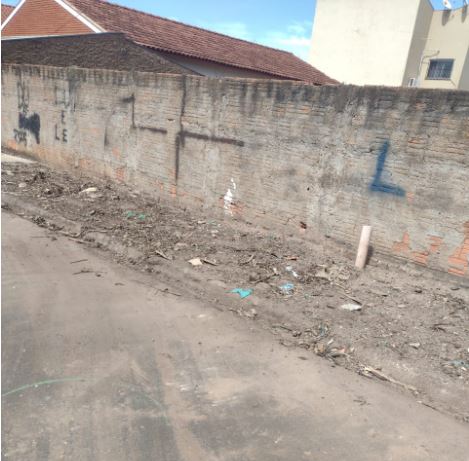 Barretense agradece limpeza de calçada