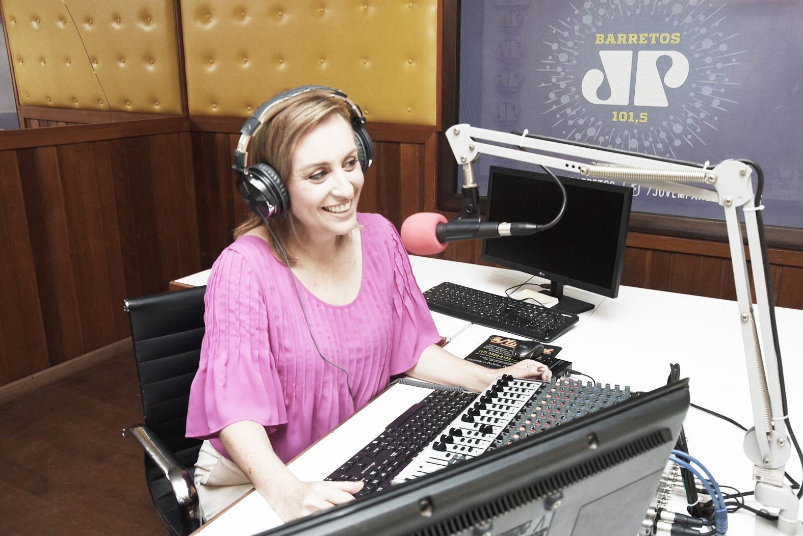 De volta às ondas do rádio locutora retorna à Jovem Pan com novidade