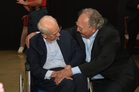 Jornalista Monteiro Filho, fundador da Reportagem Que Não Para, do Jornal O Diário e da Rede Vida de Televisão com o vice-prefeito da Estância Turística de Barretos Mussa Calil Neto foram fotografados durante o memorável Troféu Dom José de Mattos, no Espaço de Eventos “José Brandão Tupynambá”, no Parque do Peão Encontro de líderes