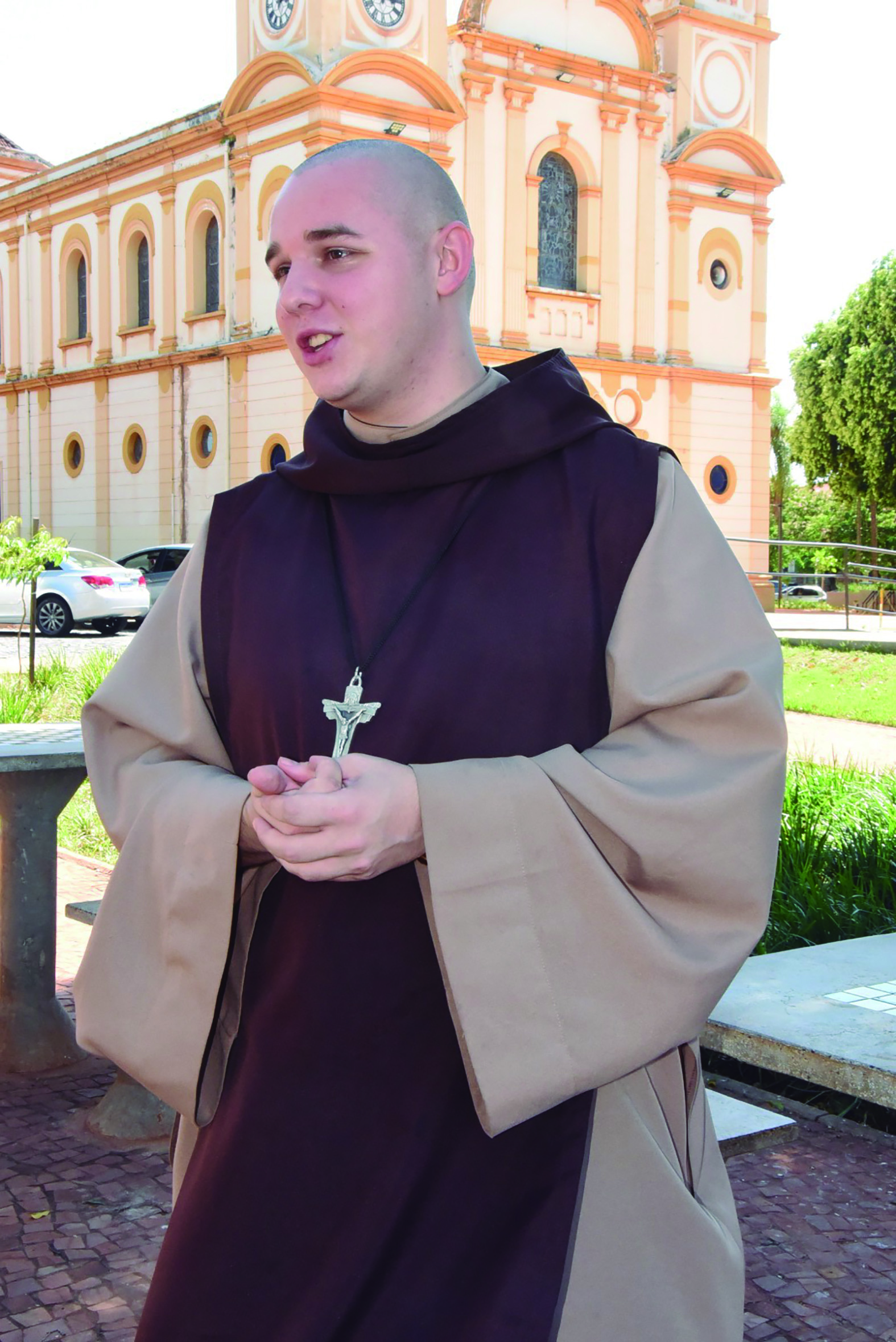 Comunidade católica celebra vinda de frei a Barretos