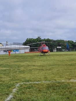 Aeronave pousou em campo de futebol com órgão captado em outro estado (Foto: Redes Sociais) Aeronave pousou em campo de futebol com órgão captado em outro estado (Foto: Redes Sociais)