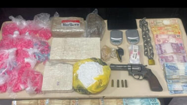 Polícia Militar detém traficante e apreende mais 3,5kg de drogas (Foto: O Diário de Barretos) Polícia Militar detém traficante e apreende mais 3,5kg de drogas (Foto: O Diário de Barretos)