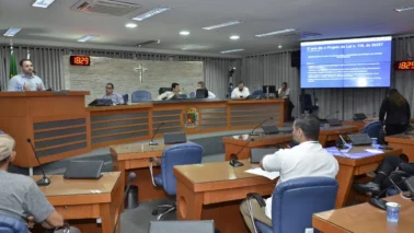 Audiência foi realizada na noite de quinta-feira no Legislativo barretense