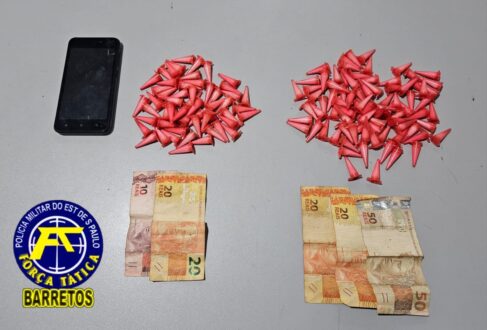 Polícia Militar detém dois na prática de tráfico no bairro Dom Bosco (Foto: O Diário de Barretos) Polícia Militar detém dois na prática de tráfico no bairro Dom Bosco (Foto: O Diário de Barretos)