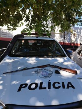 Polícia Militar Ambiental apreende arma de fogo em Colômbia (Foto: O Diário de Barretos) Polícia Militar Ambiental apreende arma de fogo em Colômbia (Foto: O Diário de Barretos)