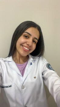 Ana Laura Goulart Faria Custodio , estudante do 5º período do curso de Medicina da FACISB orientada pela profª Bárbara Sgavioli Massucato Uso prolongado de antidepressivos