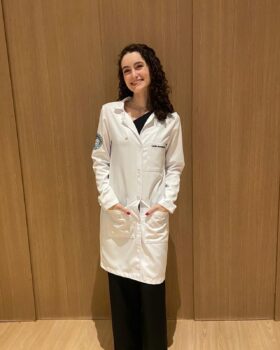 Carolina Massarutto Cavarsan, estudante do 3º período do curso de Medicina da FACISB, orientada pelo prof. Robson Aparecido dos Santos Boni A ilusão da melatonina