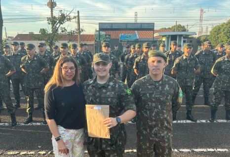 TG O Tiro de Guerra de Barretos realizou formatura alusiva ao Dia das Mães e de homenagem ao Dia da Arma de Cavalaria, em homenagem ao nascimento do Marechal Manoel Luis Osório, patrono da Cavalaria.