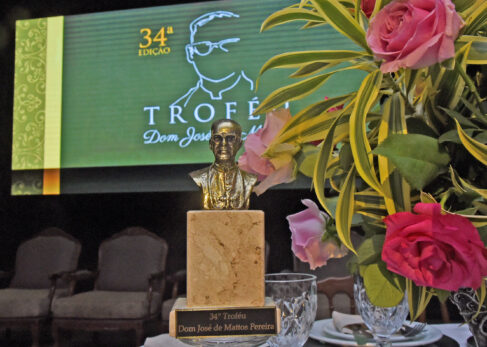 TIN_2257 Rosa Carneiro é Homenageada com o Troféu Dom José
