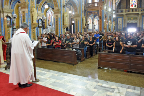 Motociclistas lotam a Catedral durante missa do 21º Motorcycles