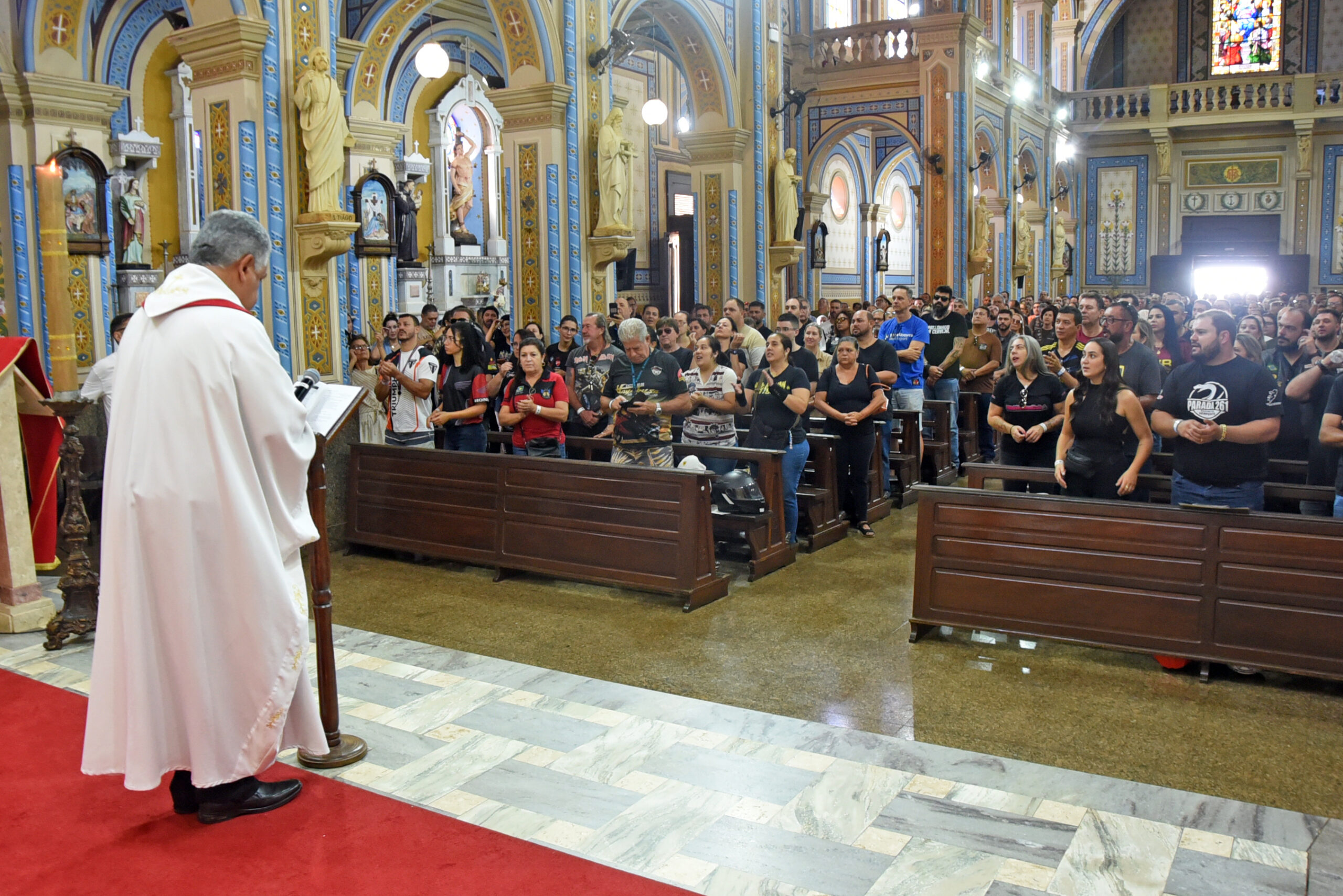 Motociclistas lotam a Catedral durante missa do 21º Motorcycles