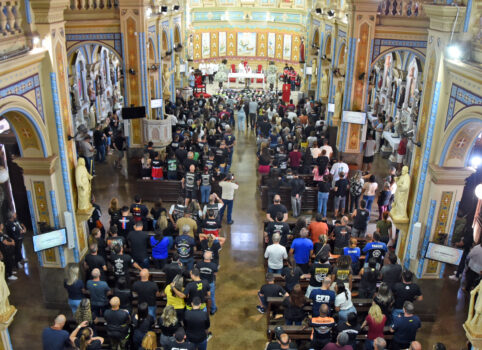 Motociclistas lotam a Catedral durante missa do 21º Motorcycles