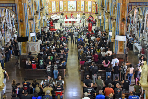 Motociclistas lotam a Catedral durante missa do 21º Motorcycles