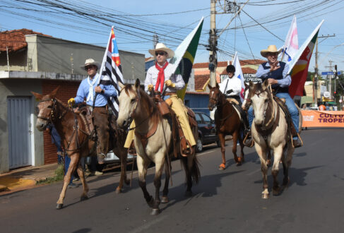 Desfile da Cultura Tropeira é destaque na cidade