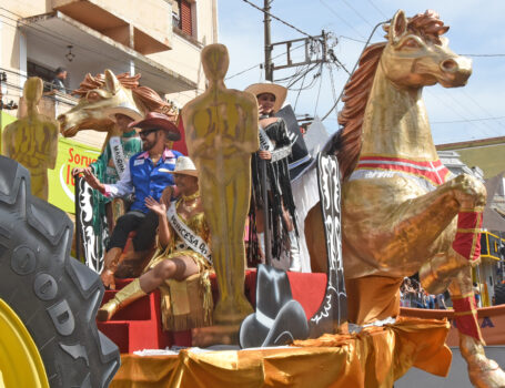 Desfile da Cultura Tropeira é destaque na cidade