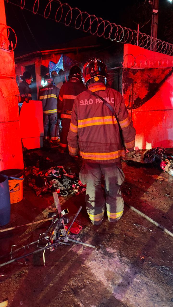 Bombeiros são acionados para combate a incêndio no bairro Henriqueta