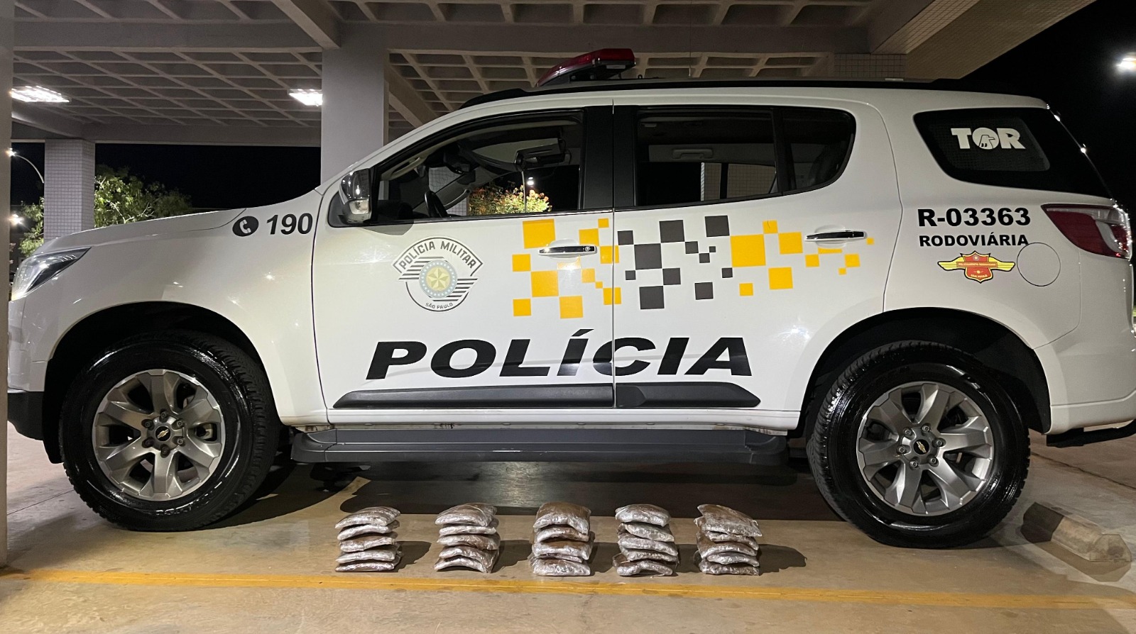 Polícia Rodoviária prende cinco bolivianas com drogas em ônibus