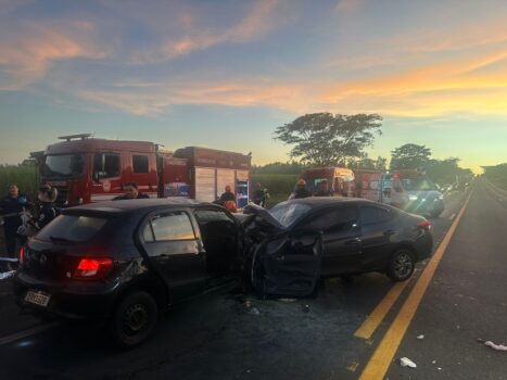 Acidente mata quatro pessoas na rodovia Assis Chateaubriand (Foto: O Diário de Barretos) Acidente mata quatro pessoas na rodovia Assis Chateaubriand (Foto: O Diário de Barretos)