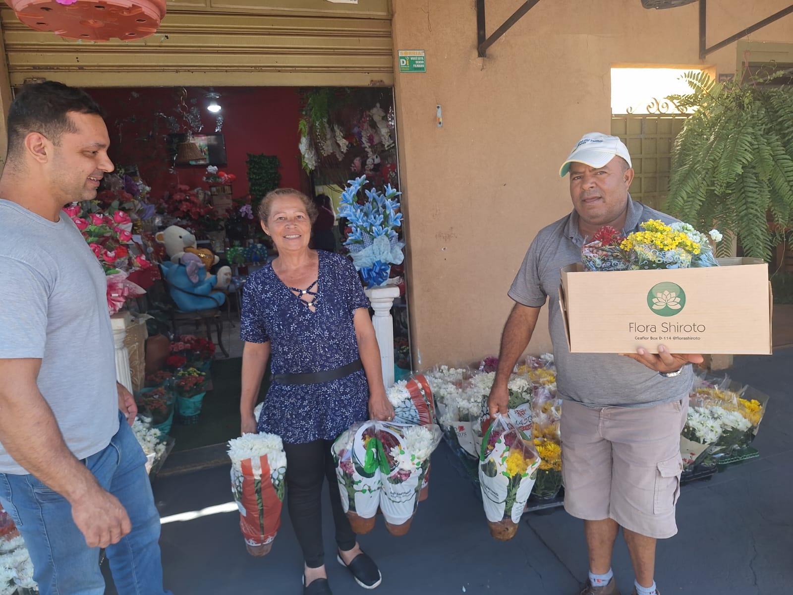 Comerciante avalia venda de flores no Dia das Mães