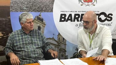 Um grupo composto por representantes da Prefeitura da Estância Turística de Barretos e da sociedade civil se reuniu na tarde no último dia 7, para discutir a criação do Conselho Municipal de Defesa dos Animais (Comdesa).
