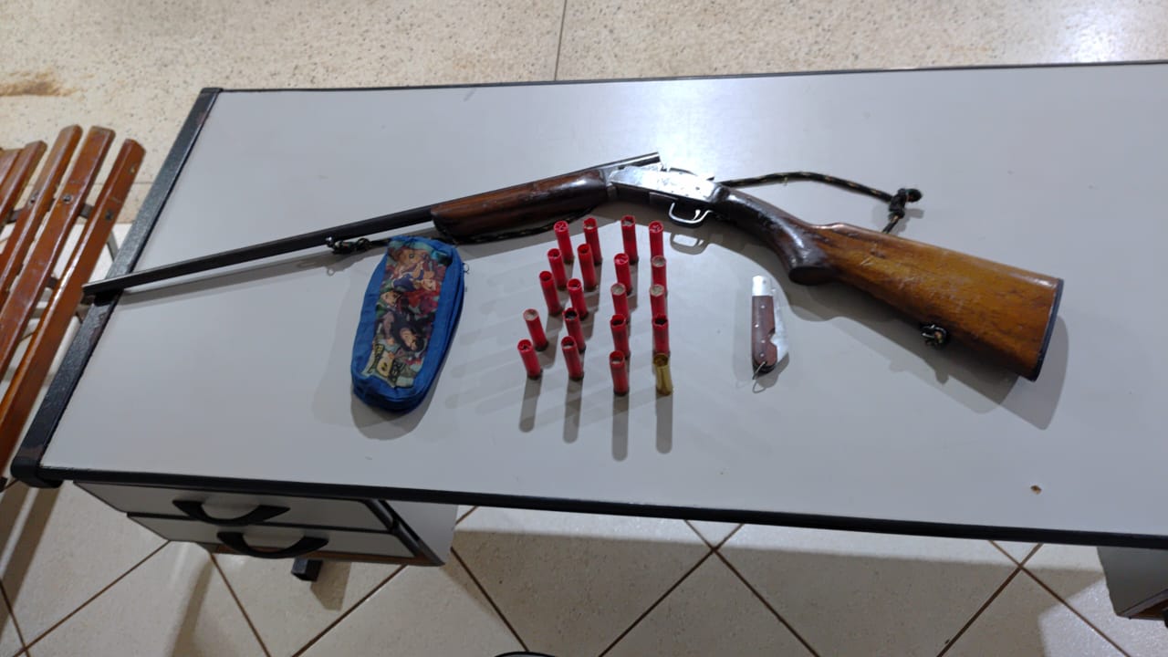 Polícia Rodoviária aborda motociclista e apreende arma de fogo