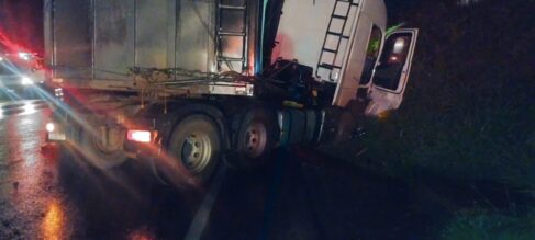 Motorista é socorrido após acidente na Assis Chateaubriand (Foto: O Diário de Barretos) Motorista é socorrido após acidente na Assis Chateaubriand (Foto: O Diário de Barretos)