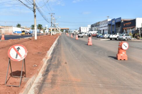O secretário municipal de Obras e Serviços Urbanos, Thiago Vasconcelos, realizou vistoria técnica nas obras de reurbanização da Avenida Engenheiro Necker Carvalho de Camargo nesta terça (13)