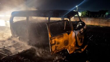 Incêndio destrói veículo na rodovia Brigadeiro Faria Lima (Foto: O Diário de Barretos)
