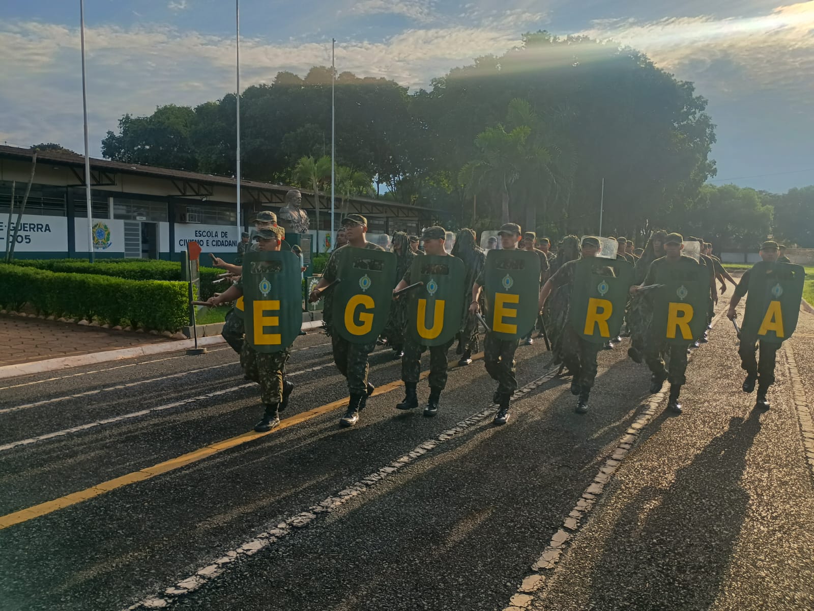 Tiro de Guerra desfila no aniversário de Guaíra
