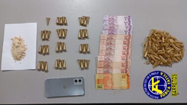 Autônoma é detida em flagrante por venda de cocaína nos predinhos (Foto: O Diário de Barretos)