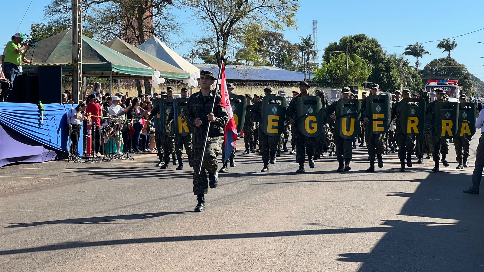 TG  desfila no aniversário de Guaíra 