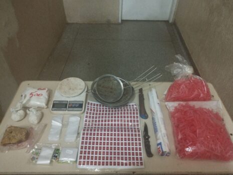 GCM e Polícia Militar encontram mais de meio quilo drogas em área rural (Foto: O Diário de Barretos) GCM e Polícia Militar encontram mais de meio quilo drogas em área rural (Foto: O Diário de Barretos)