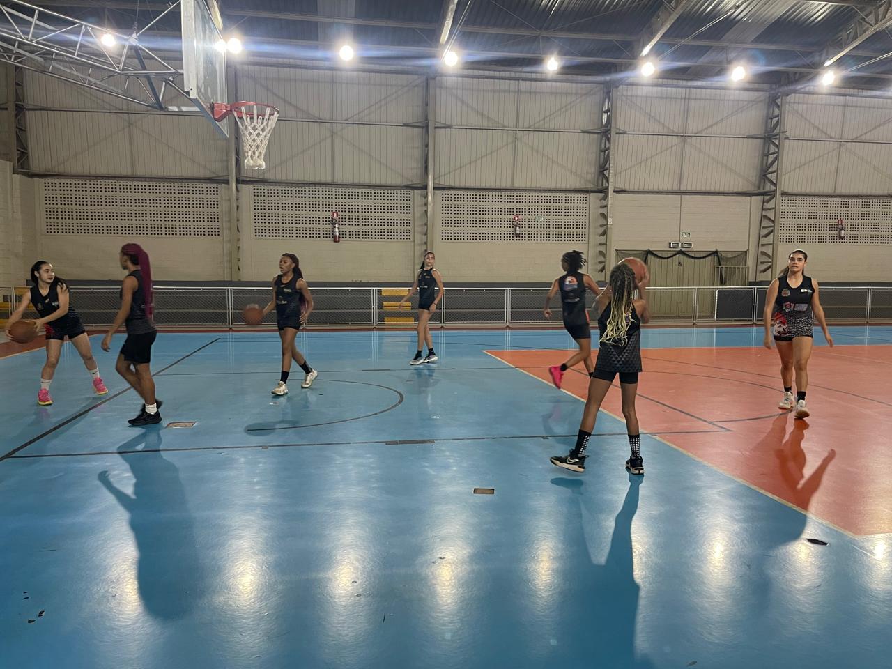 Basquete Barretos treina para enfrentar o Centro Olímpico no sábado