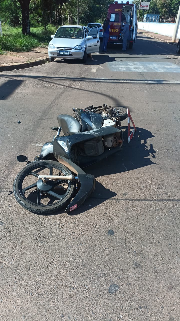 Bombeiros socorrem motociclista vítima de acidente na área central