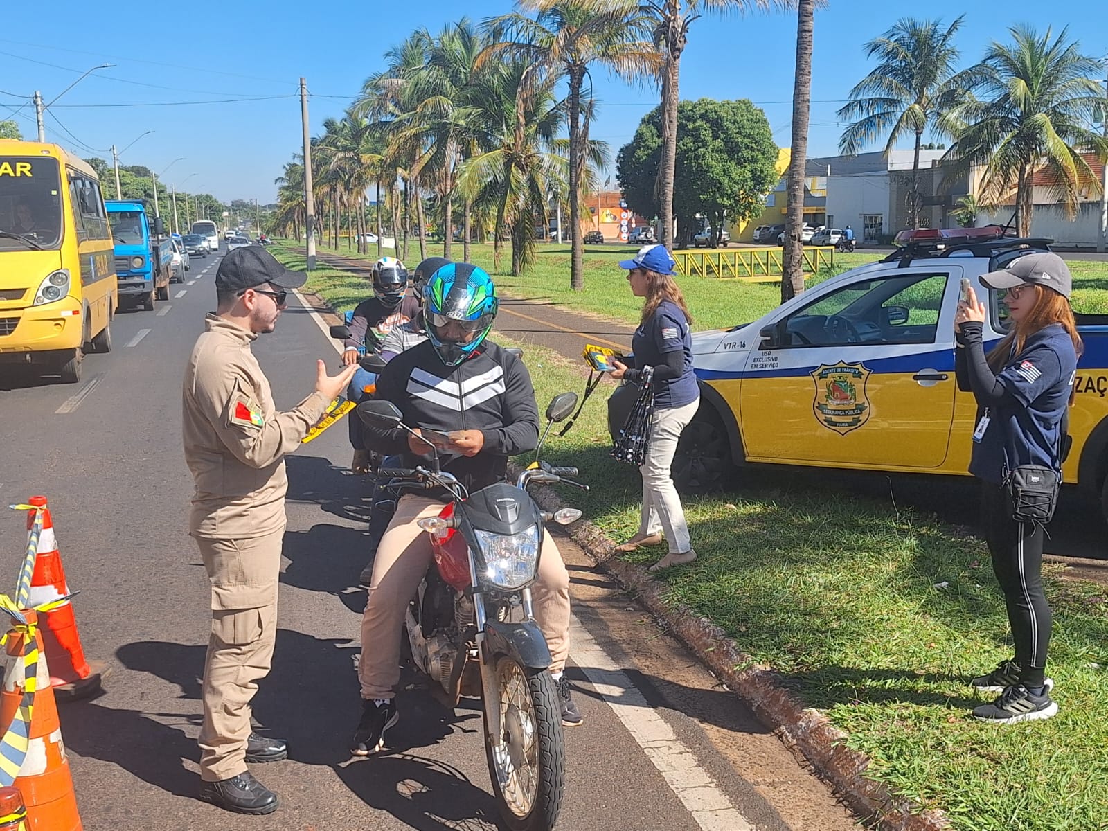Secretaria e Detran.SP orientam motociclistas em ação do Maio Amarelo 
