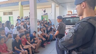 Alunos do Proerd participam de palestras da PM sobre policiamento (Foto: O Diário de Barretos)