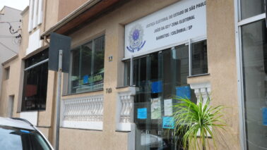 Cartório da 21ª Zona Eleitoral situa-se à avenidas 15, entre as ruas 18 e 20