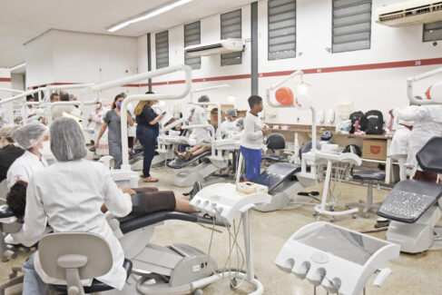 VOLUNTARIADO: Crianças e adolescentes da rede pública passaram por avaliação do “Dentistas do Bem” Triagem odontológica tem participação de 163 crianças e adolescentes