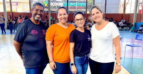 Em comemoração ao Dia Nacional da Matemática, celebrado em 6 de maio, os professores Geraldo Rodrigues, Ana Paula Beijo, Mariana Machado e Micheli Novo promoveram uma gincana especial na Escola Dr. Antônio Olympio. A atividade envolveu alunos e professores em dinâmicas lúdicas e desafiadoras, com o objetivo de despertar o interesse pela disciplina, desenvolver o raciocínio lógico e desmistificar a ideia de que ela é difícil. Mais do que uma comemoração, a ação foi uma oportunidade de mostrar o valor dos números em suas diversas dimensões: recreativa, cultural e utilitária. O evento foi um sucesso! Gincana especial