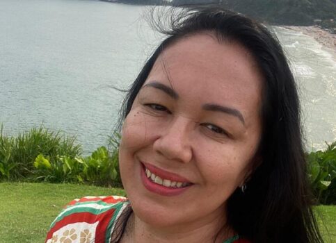 Hoje é dia de celebrar a vida de Andreia Yamamoto! Com um sorriso que ilumina todos ao redor, ela comemora mais um ano de conquistas, amor e alegria. Recebe o carinho especial das filhas Akemy e Ayumi, além de muitos beijos e abraços de amigos e familiares que a admiram. Parabéns, Andreia! Que seu novo ciclo seja repleto de saúde, felicidade e realizações. Feliz Aniversário! Feliz aniversário, Andreia!
