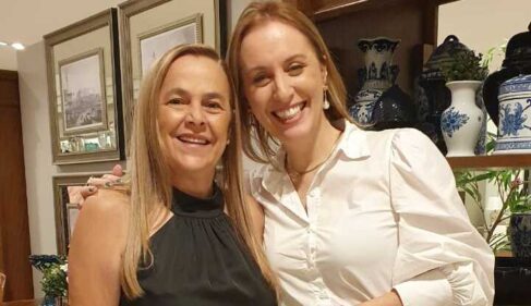 Nenéia Baptista foi responsável pelo cerimonial de inauguração da nova Casa Pedro Garcia e registrou o momento ao lado da locutora Glaucia Chiarelli De casa nova!