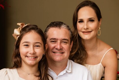 Amanda Balsanelli celebra a vida hoje ao lado dos seus amores, o esposo Marcelo Flosi de Oliveira e a filha Maria Laura. Feliz aniversário! Feliz aniversário, Amanda!