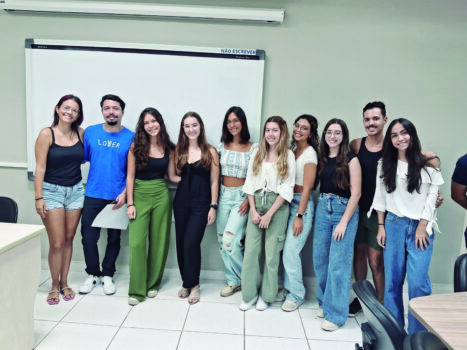 MELHORES: Estudantes autores dos artigos premiados durante evento que teve certificação oferecida pela instituição de ensino Premiação de artigos celebra parceria entre FACISB e O Diário
