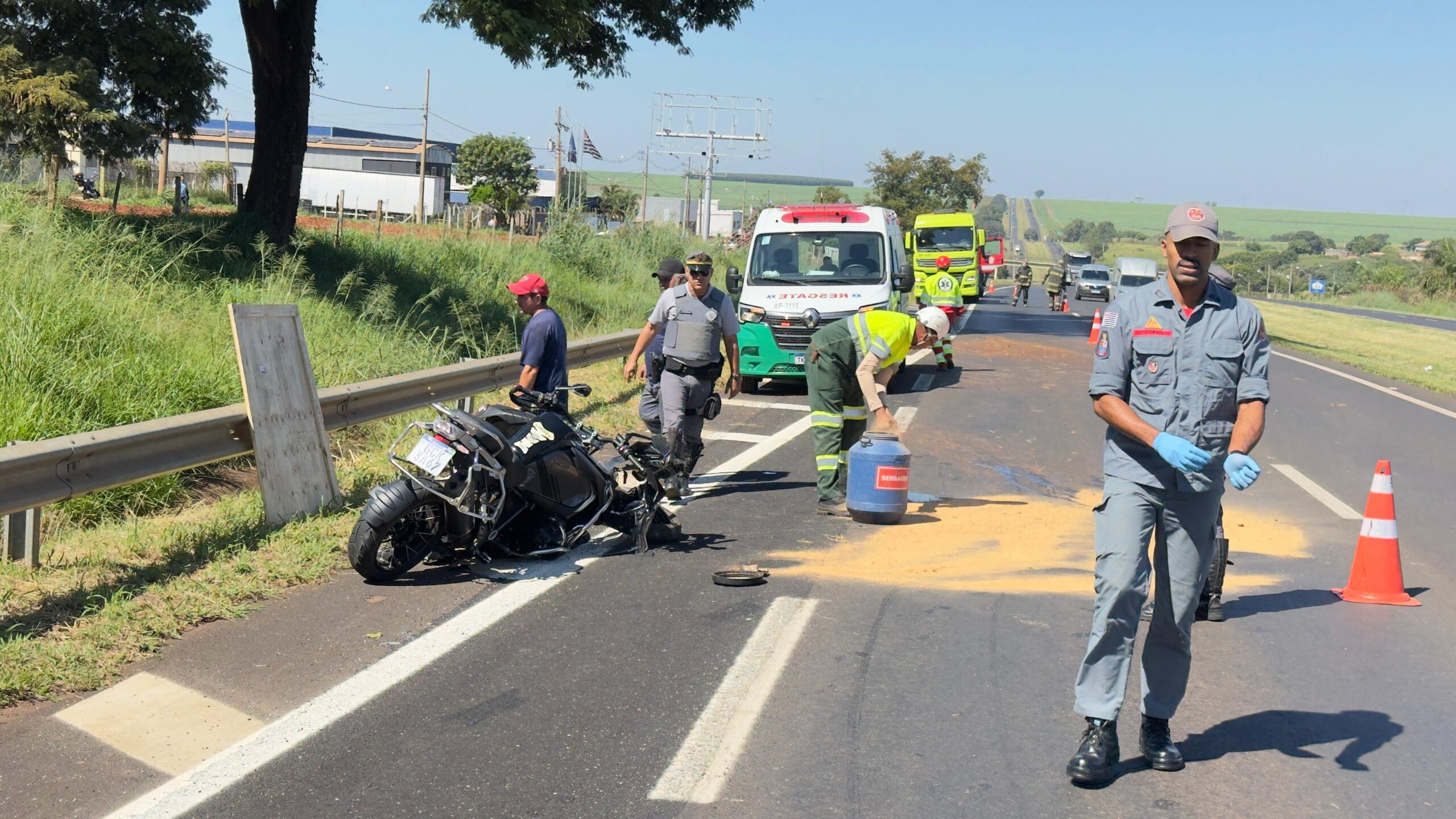 Acidentes mobilizam equipes de resgate na rodovia Brigadeiro Faria Lima