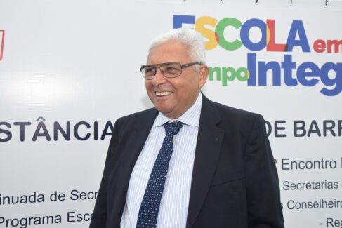 PROFESSOR: Reginaldo falou a representantes de mais de 100 municípios em evento em Barretos Ex-secretário que implantou ETI em Barretos fala em evento do MEC