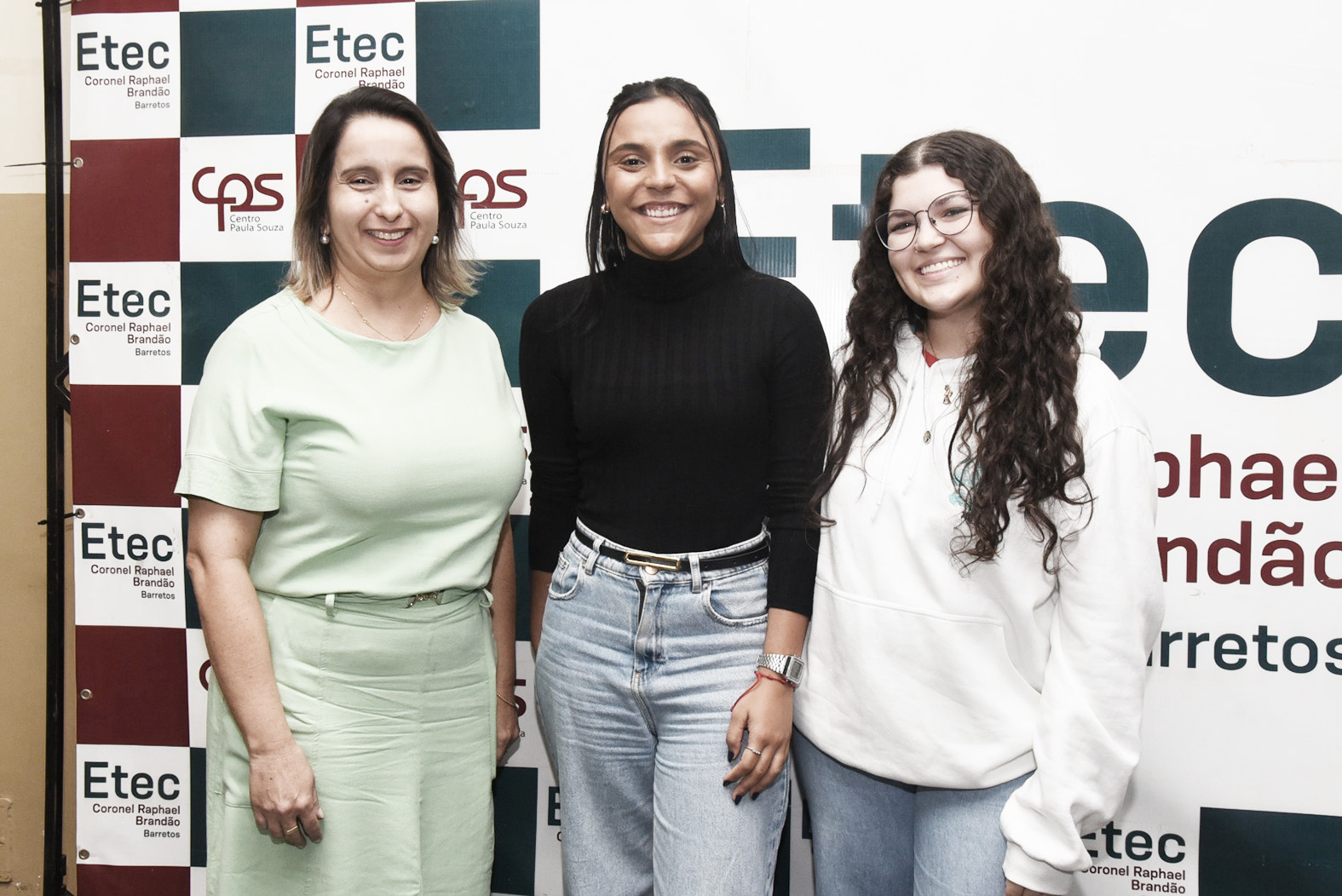 Alunas embarcam para intercâmbio na Irlanda com bolsas do CPS