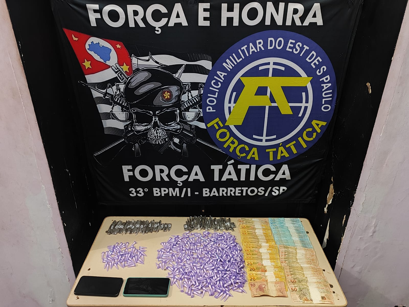 PM detém infratores na prática de tráfico  de  entorpecente