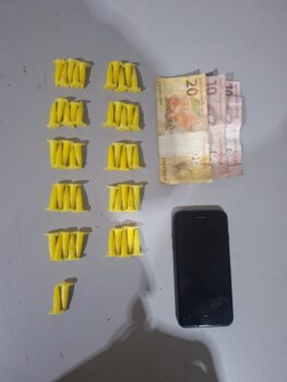 PM aborda jovem e apreende cocaína (Foto: O Diário de Barretos) PM aborda jovem e apreende cocaína (Foto: O Diário de Barretos)