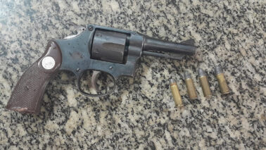Polícia apreende arma de fogo no bairro San Diego (Foto: O Diário de Barretos)