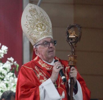 Dom Milton O Censo Demográfico de 2022 apresentou o perfil religioso do Brasil, com 56,7% da população de católicos, 26,9% de evangélicos, 1,8% de espíritas e 1% seguem umbanda e candomblé.